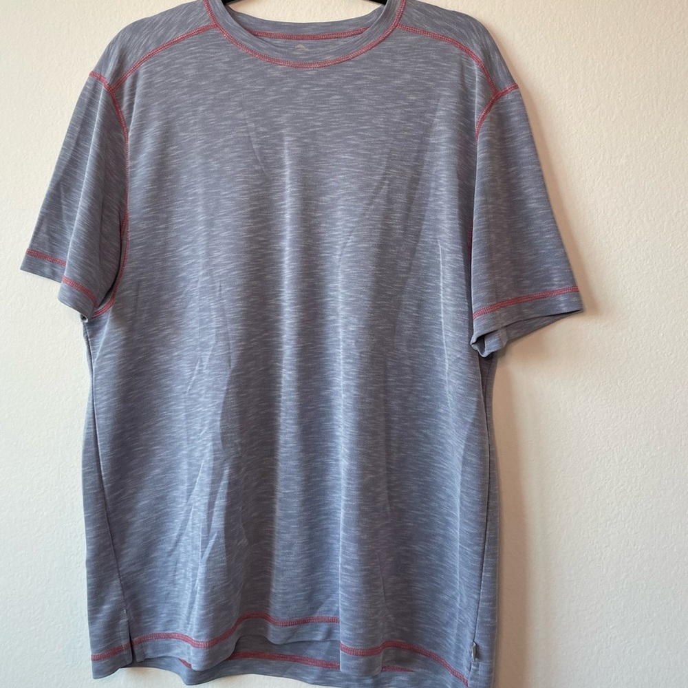TOMMY BAHAMA Mens short sleeve tee like new.